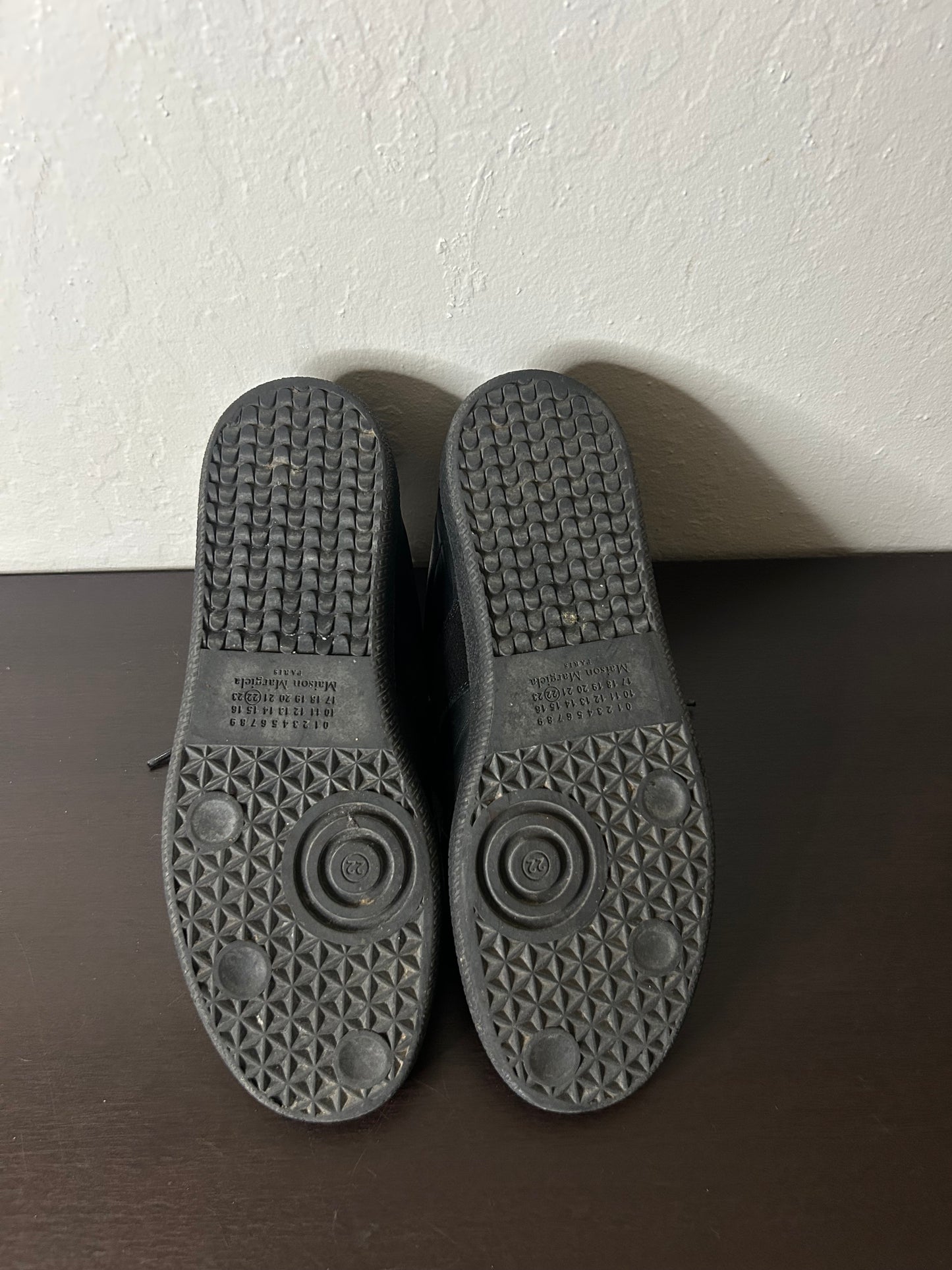 Maison Margiela All Black Gats