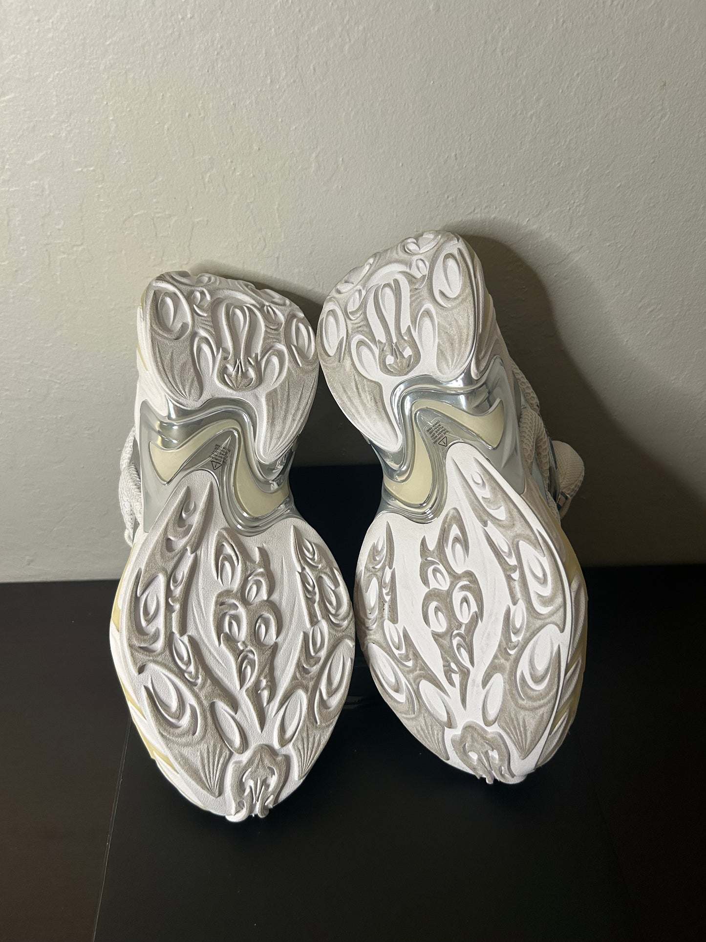 Type Various Zero “Snow White” Sneaker