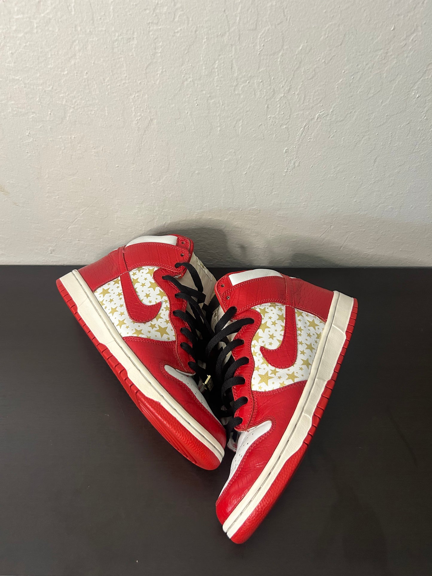 Nike SB X Supreme Red Stars Dunk Highs