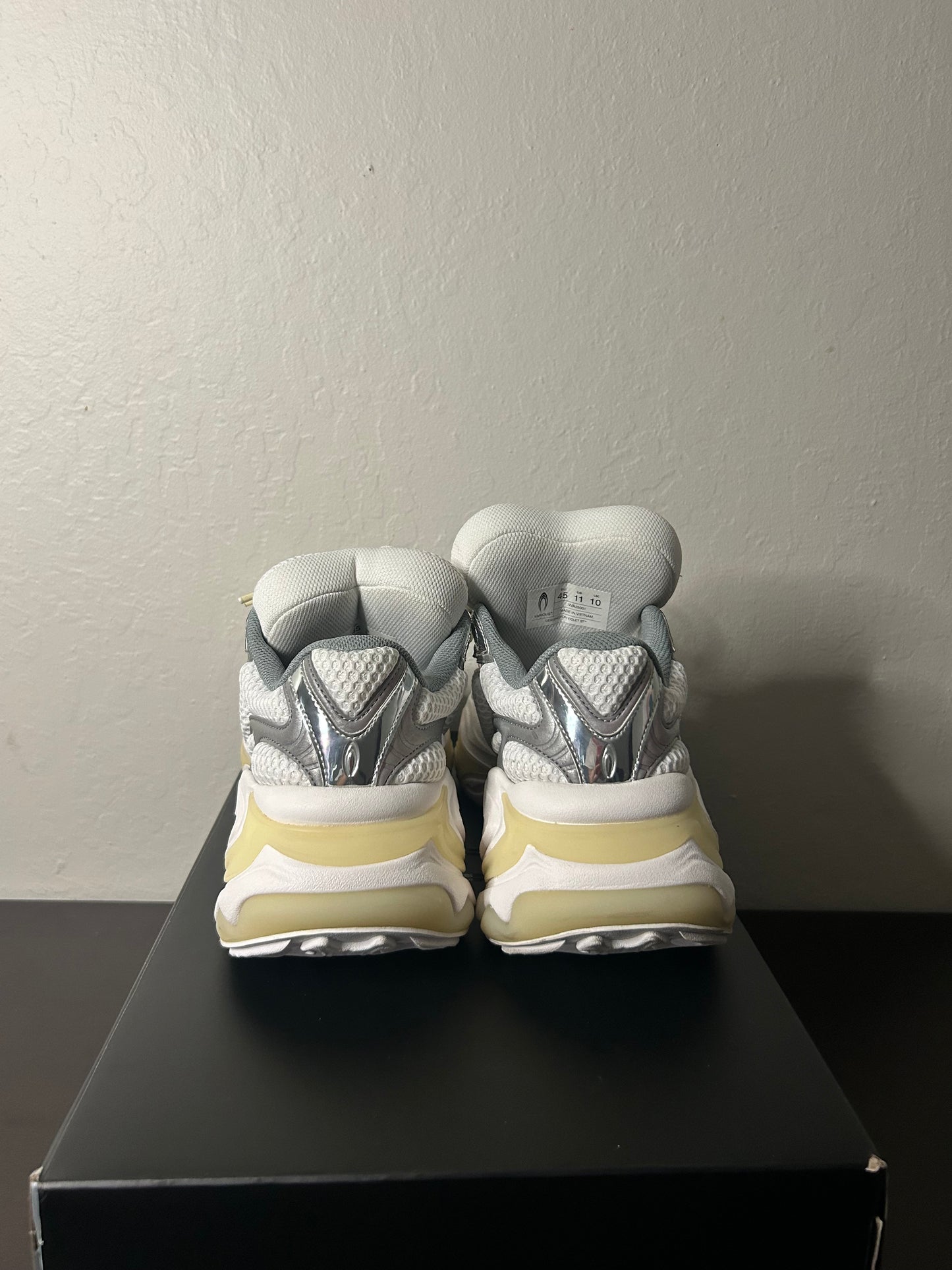 Type Various Zero “Snow White” Sneaker