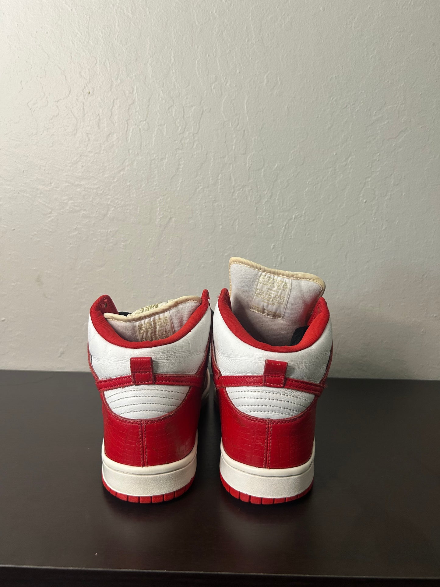 Nike SB X Supreme Red Stars Dunk Highs